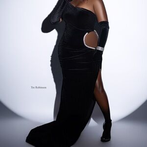 Elegant Black Velvet Dress with Pearl Accents